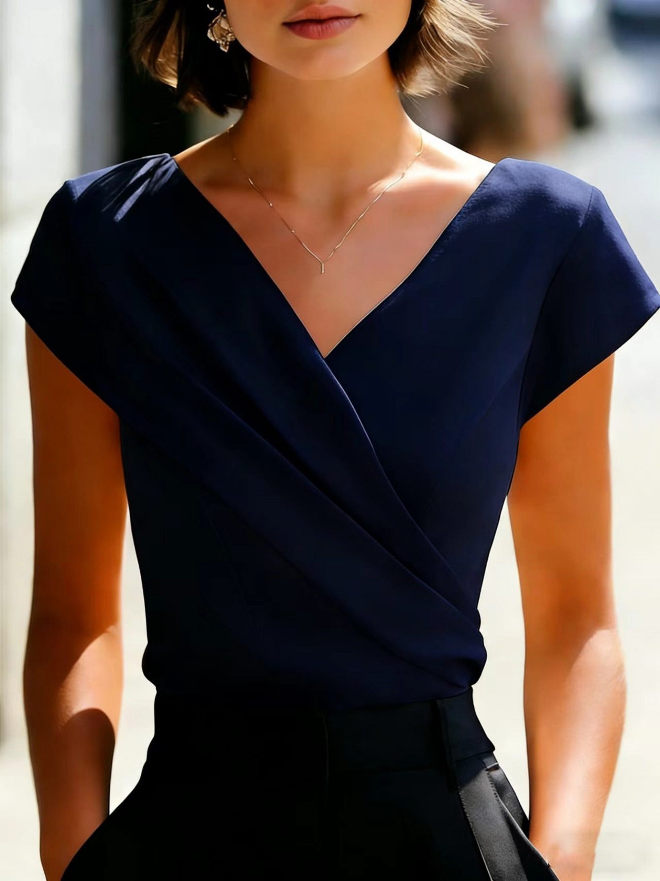 Navy V-neck slim-fit T-shirt with short sleeves, crossed wrap-style front