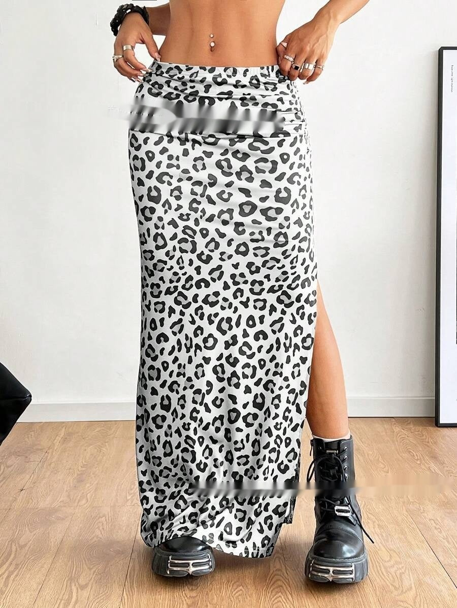 Leopard-print long pleated dress with side slit, black spots on white